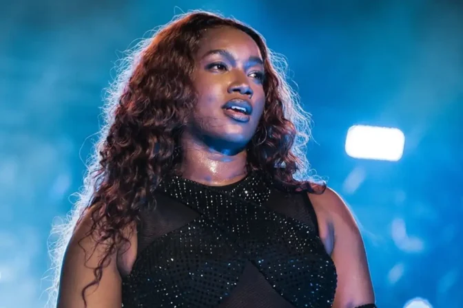 IZA confirma que ya trabaja en su tercer álbum de estudio